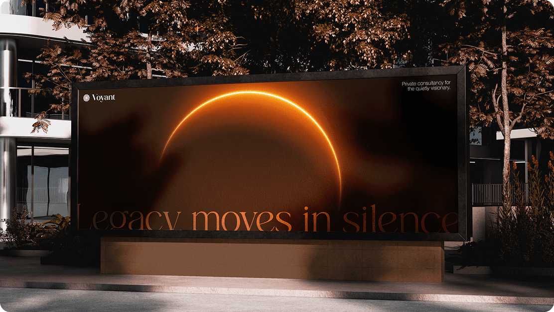 Voyant bilbord kampanja — „Legacy moves in silence“