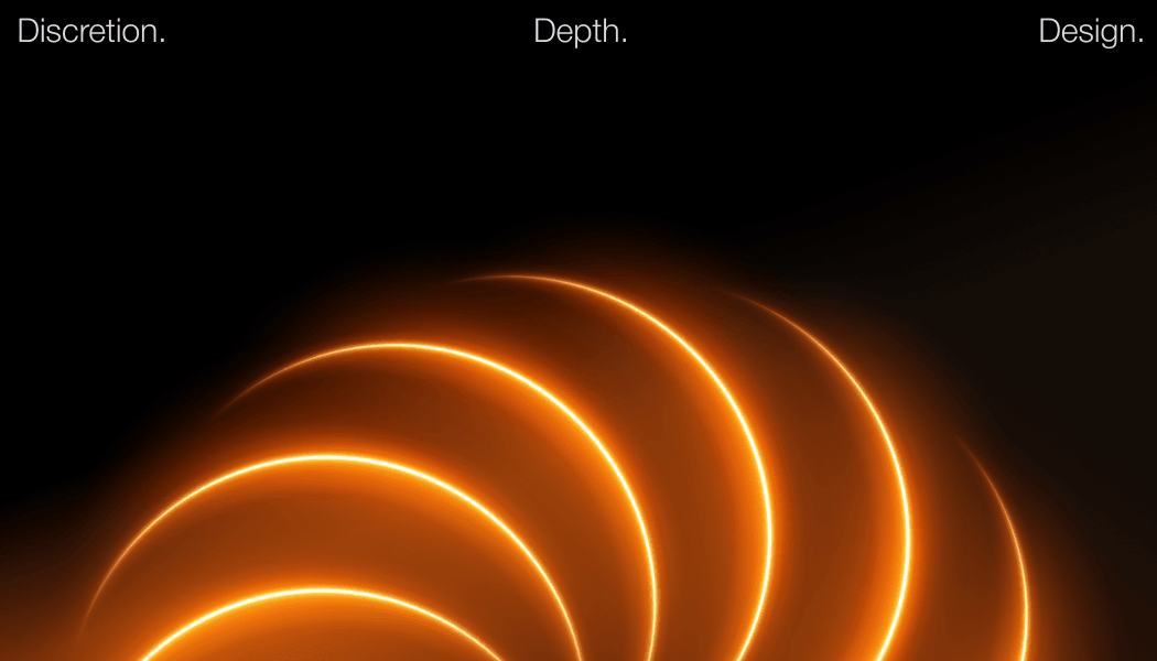 Voyant vizitkarta — poleđina, „Discretion. Depth. Design.“