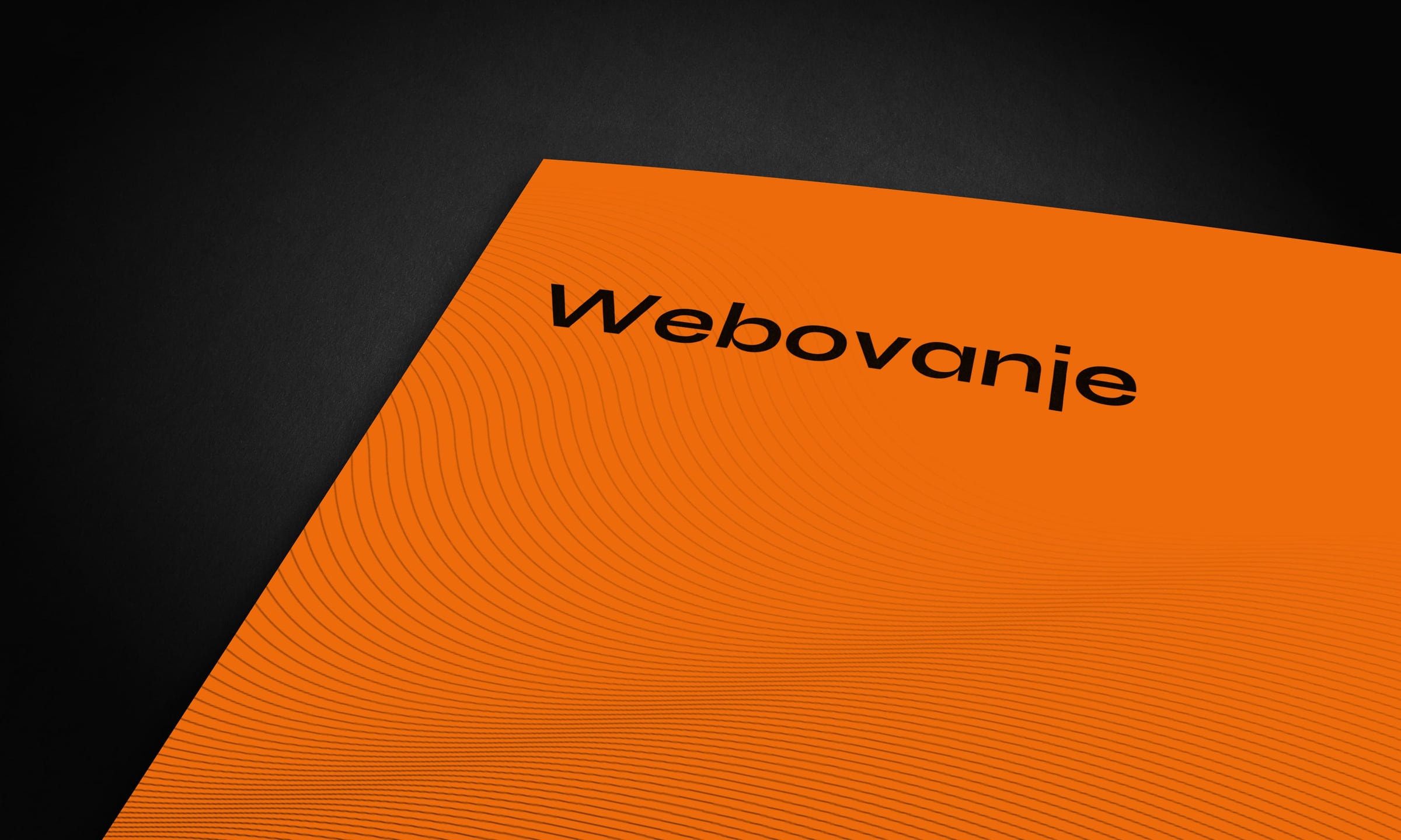Webovanje logotip u šafran narandžastoj na crnoj podlozi